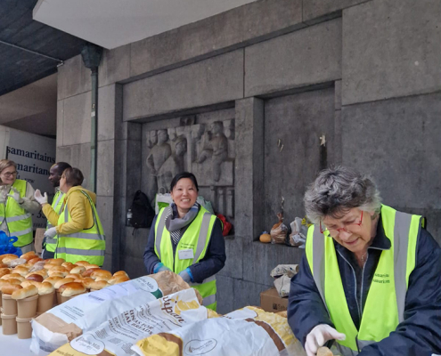 The Samaritans :: All year round, we distribute meals to homeless people