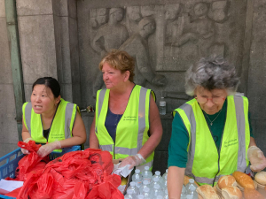 Les Samaritains :: Toute l'année, nous distribuons des repas aux personnes sans domicile