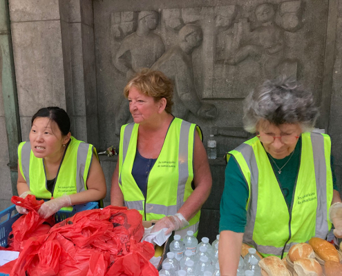 The Samaritans :: All year round, we distribute meals to homeless people