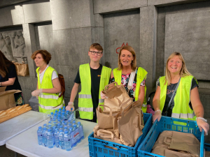 Les Samaritains :: Toute l'année, nous distribuons des repas aux personnes sans domicile