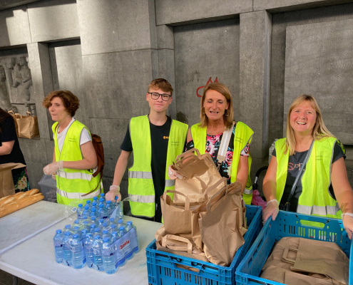 The Samaritans :: All year round, we distribute meals to homeless people
