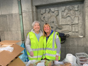 Les Samaritains :: Toute l'année, nous distribuons des repas aux personnes sans domicile