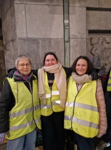 Chaque mardi de l'année, les samaritains distribuent des repas aux personnes sans abris et précarisées.