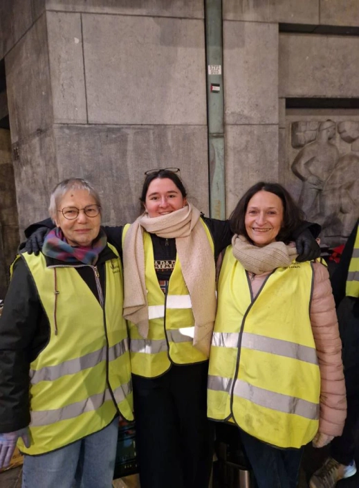 Chaque mardi de l’année, les samaritains distribuent des repas aux personnes sans abris et précarisées. Chaque mardi de l'année, les samaritains distribuent des repas aux personnes sans abris et précarisées.