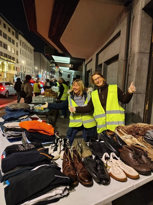 Chaque mardi de l’année, les samaritains distribuent des repas aux personnes sans abris et précarisées. Chaque mardi de l'année, les samaritains distribuent des repas aux personnes sans abris et précarisées.